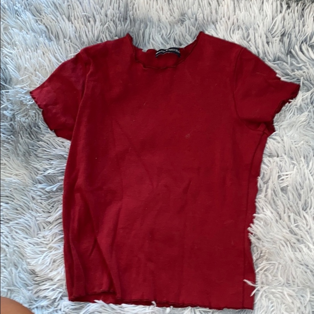 red brandy scallop detail tee!